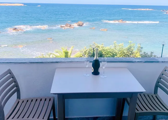 酒店 克里纳基斯海滩酒店 *